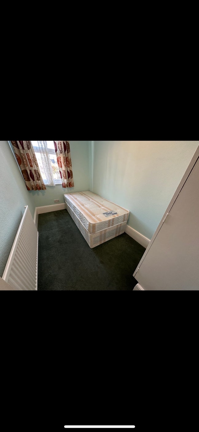 2 Single Room Garden House in Willesden Green Main Photo