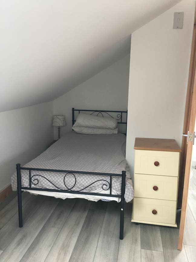 Self-contained studio Mill Rd bills included Main Photo