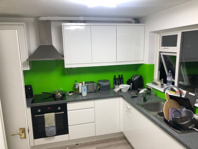 1 Room for Rent in 5 Bedroom House Main Photo