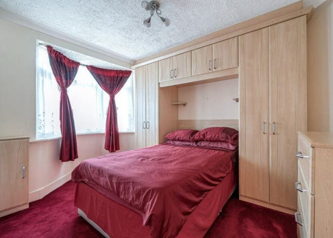 Double room for a professional Main Photo