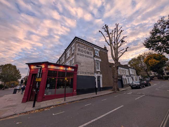 One-Bedroom Flat Near Archway & Upper Holloway Main Photo