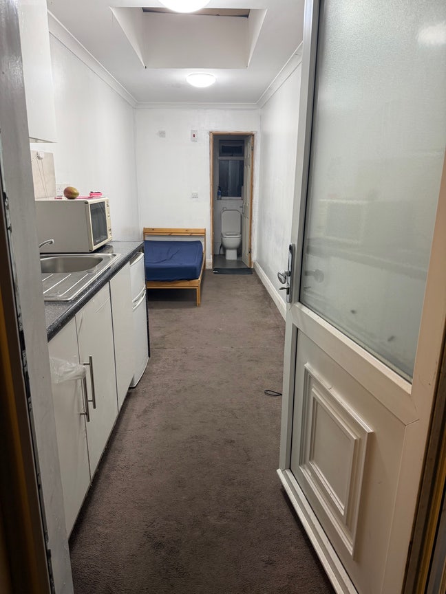 🏡 Studio for Rent – Worcester Park Main Photo