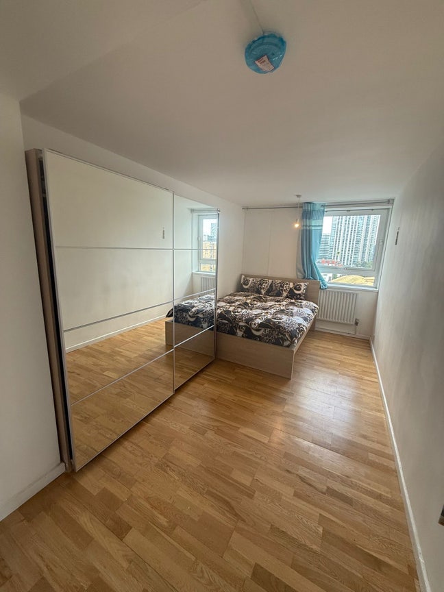 Beautiful Double Room - London E14 Main Photo