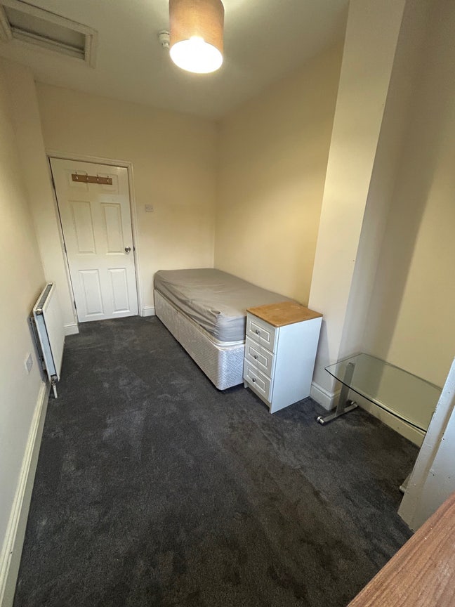Single & Double room to Rent  Main Photo