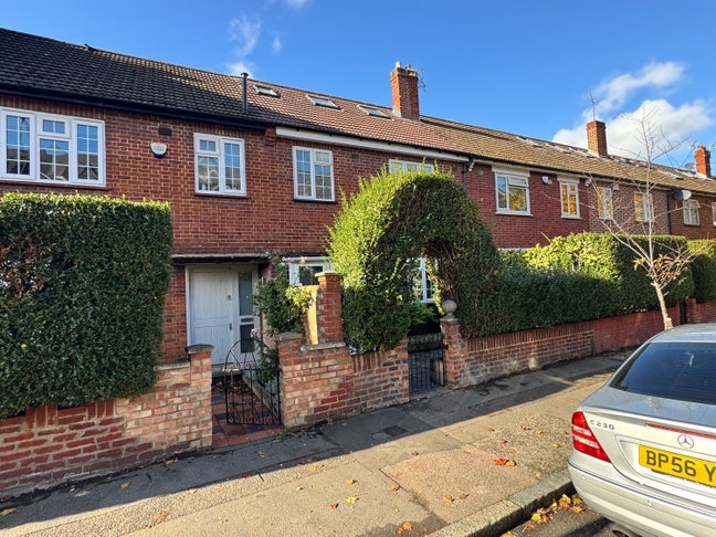 Crawling distance to Clapham Tube! Cleaner inc! Main Photo