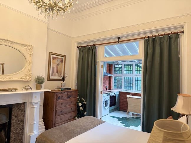 Studio in Victorian House Main Photo