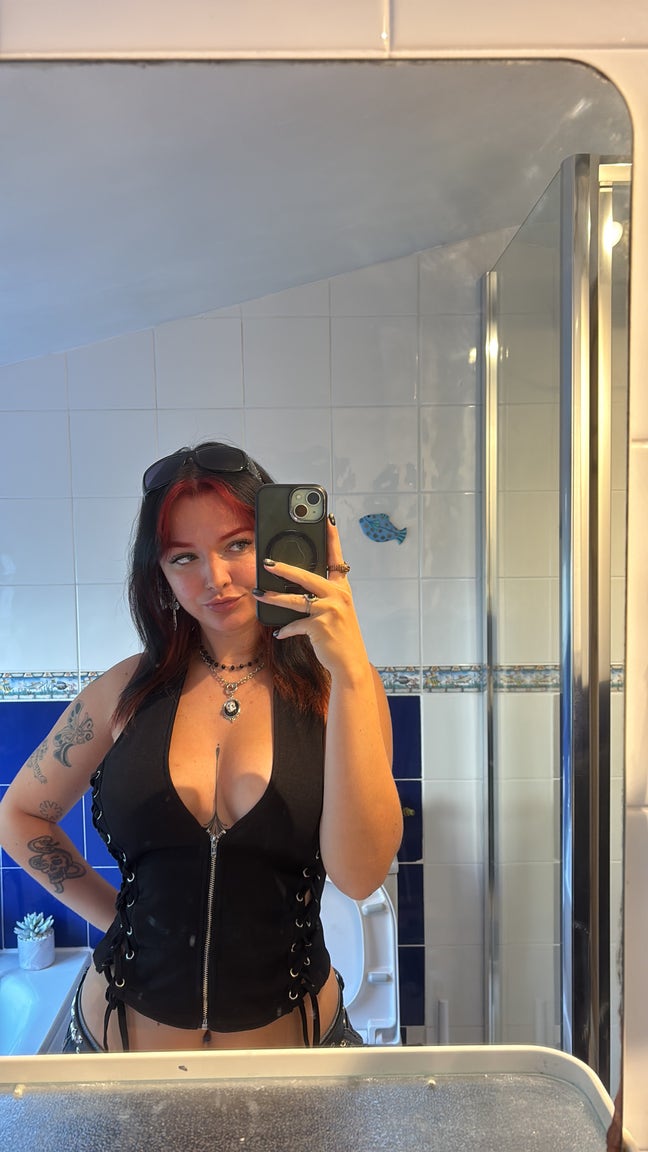 Friendly Professional Looking for a Creative Home! Main Photo