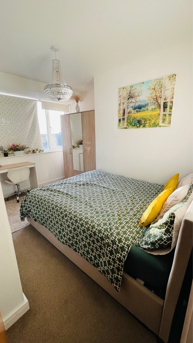 Private  Double Room Available  for Single Female  Main Photo