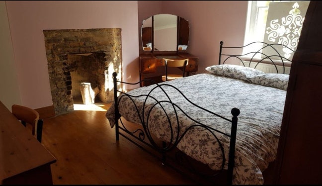 Extremely Large Room in a Convenient Location Main Photo