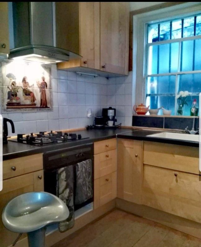 Extremely Large Room in a Convenient Location Main Photo