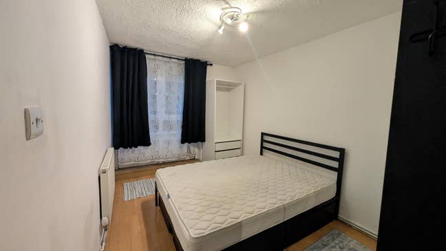 Double Room Mile End Main Photo