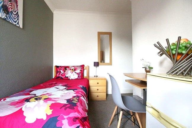 Convenient Single Room | £1 FOR 1ST MONTH! Main Photo
