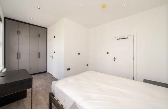 Brand new 5 double bedrooms house bills inclusive  Main Photo