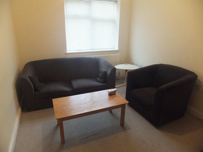 Modern One Bedroom, Hanworth Road, Close to Tube Main Photo