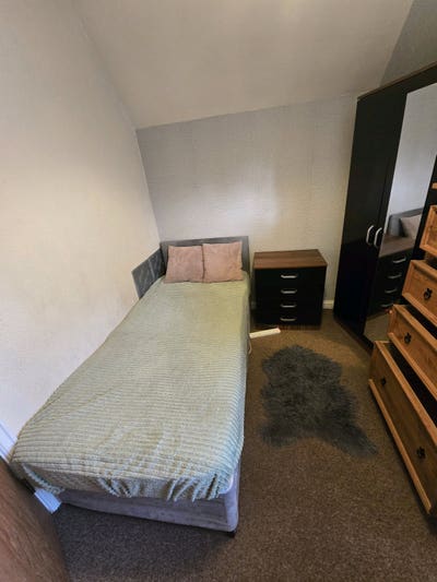 Room for rent  Main Photo