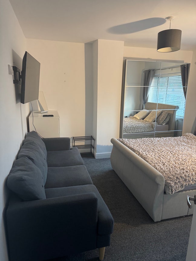 Short term only - Well presented double room Main Photo