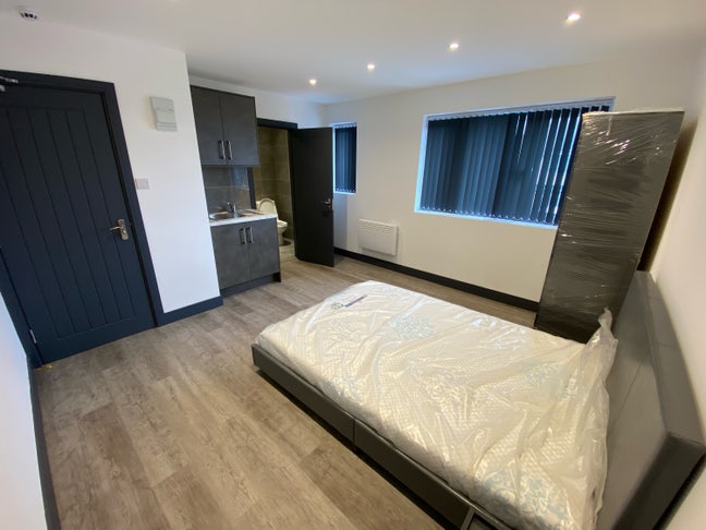 Modern New Rooms Near Heathrow Main Photo