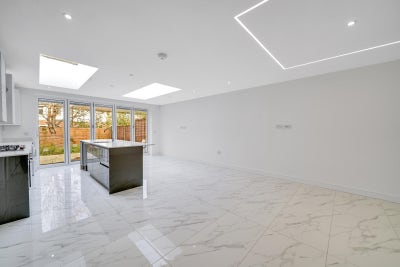 Brand New, Modern 5-Bedroom Home in Surbiton! Main Photo
