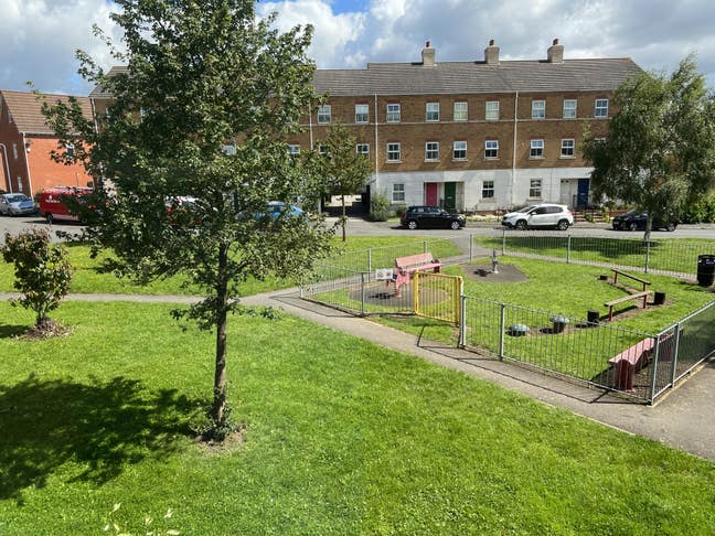 Very  close to Cummins, Royal Oak, quiet location Main Photo