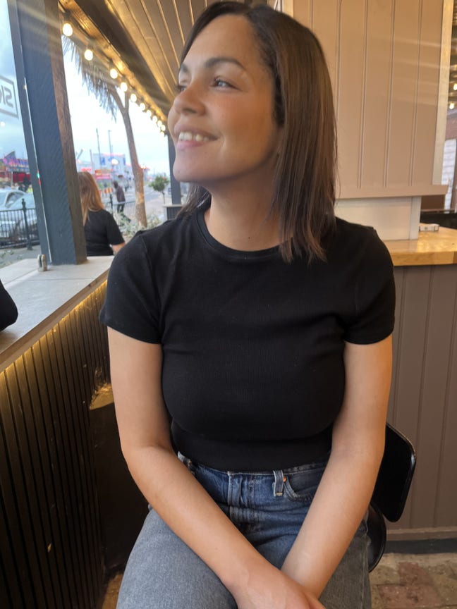 Professional Female seeks a single or double room Main Photo