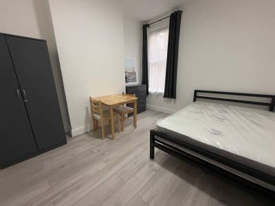 Double Room/All Bills Included/No Deposit Main Photo
