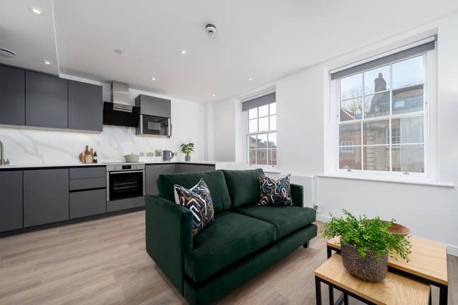 Premium Ensuite Bedroom on Park Street Main Photo