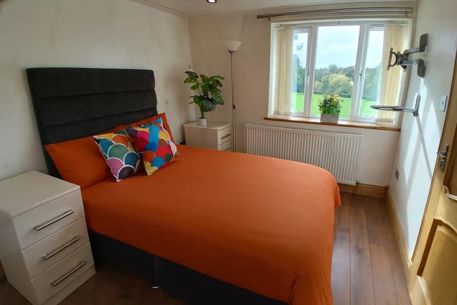 Quiet double room on top floor in Selly Oak Main Photo