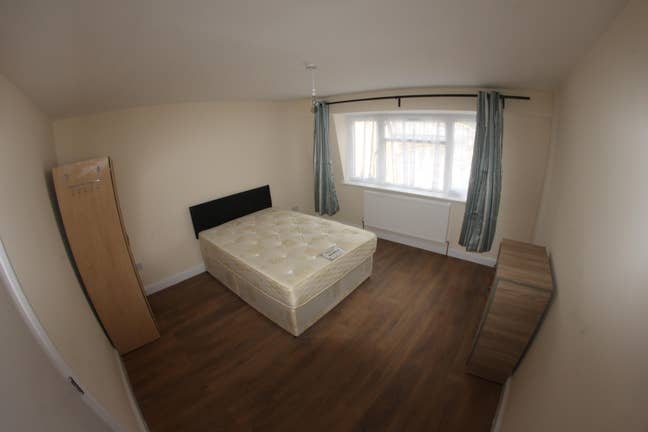 2 Rooms - In different properties - E16 Custom Hs Main Photo