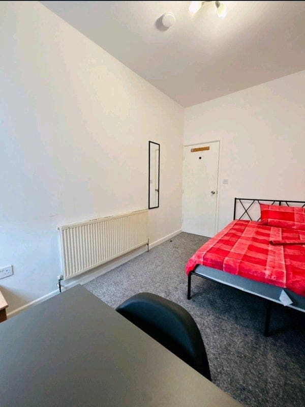 Close & Convenient Room by The Park 👑 Act Fast Main Photo