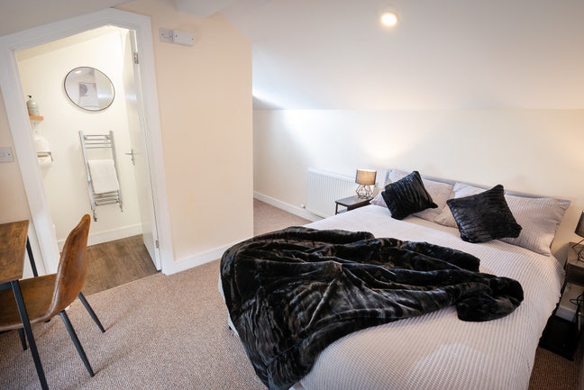 Luxury Studio Apartment (bills included) Main Photo