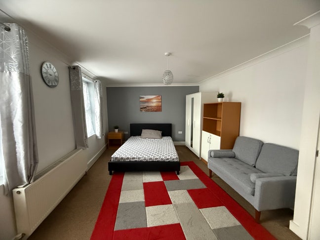 ⭐️ 1 Modern  KINGSIZE  furnished room ⭐️ Main Photo