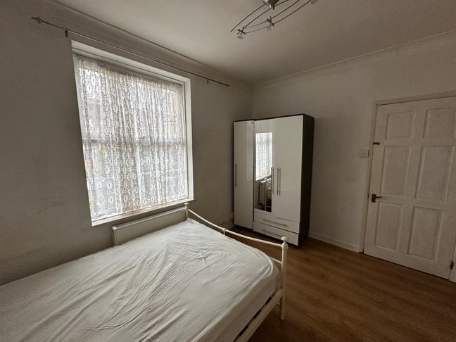 Double room in Grove park Bromley Main Photo