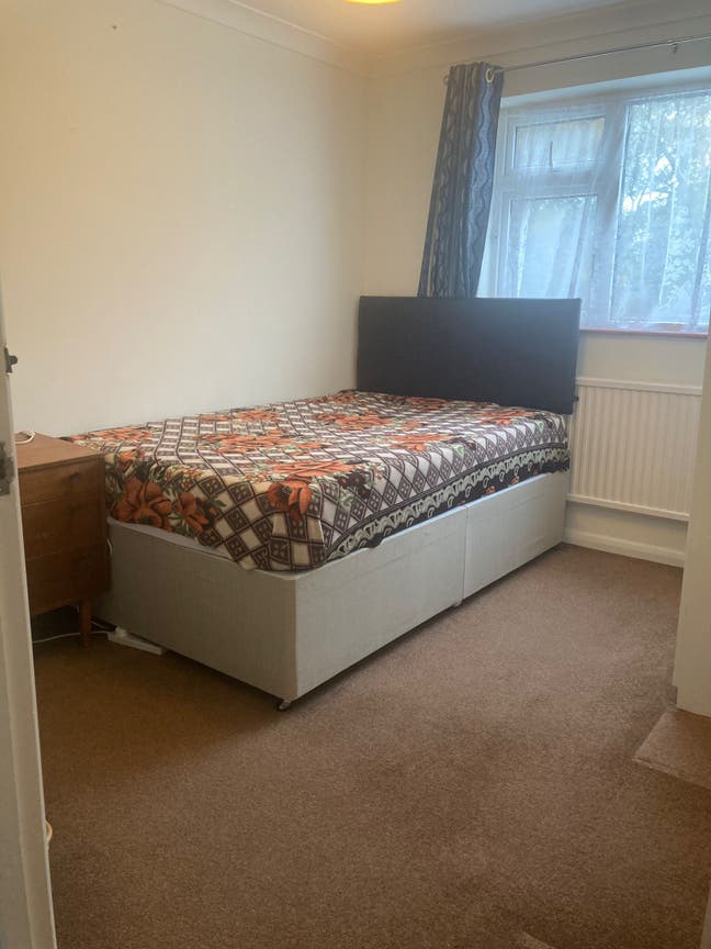 Furnished bedroom all bills included  Main Photo