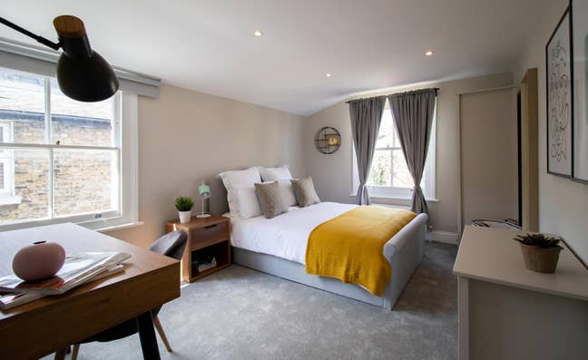 Large Double Room in Brixton Main Photo