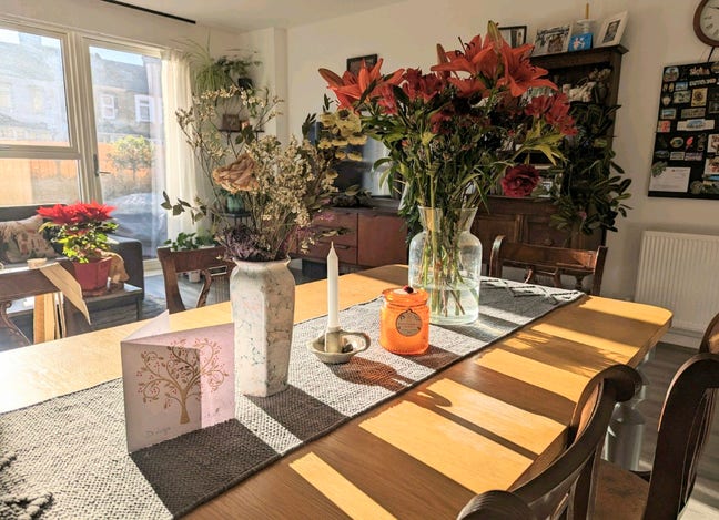 Huge double room in a 2 bedroom modern flat Main Photo