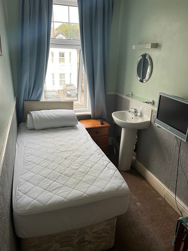 Single Room to let Main Photo