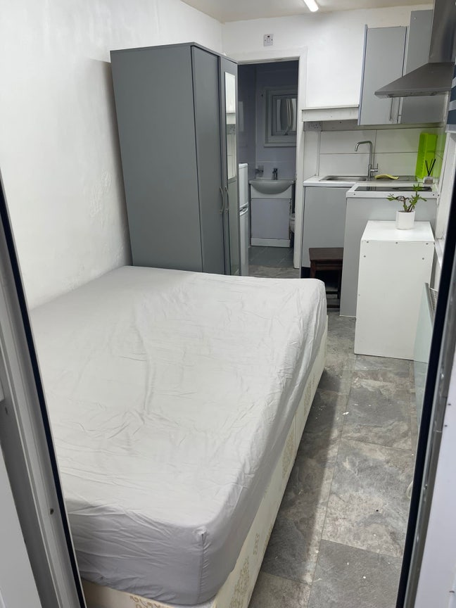 Fully furnished cozy studio Main Photo