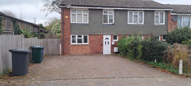 Spacious 4-Bed Semi - Woodside Grange Road (N12) Main Photo