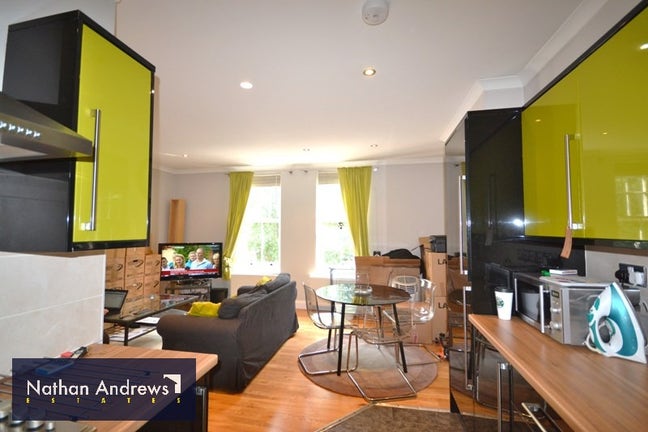 One-Bedroom Flat to Rent W12 Great Location Main Photo