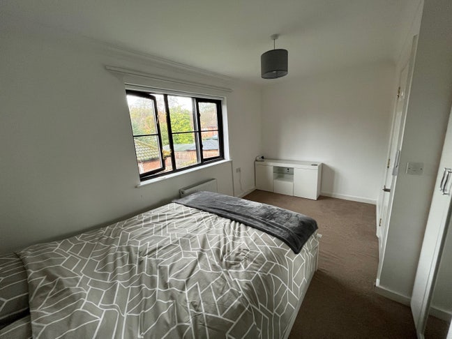 Air Conditioned Large Furnished Double Room  Main Photo