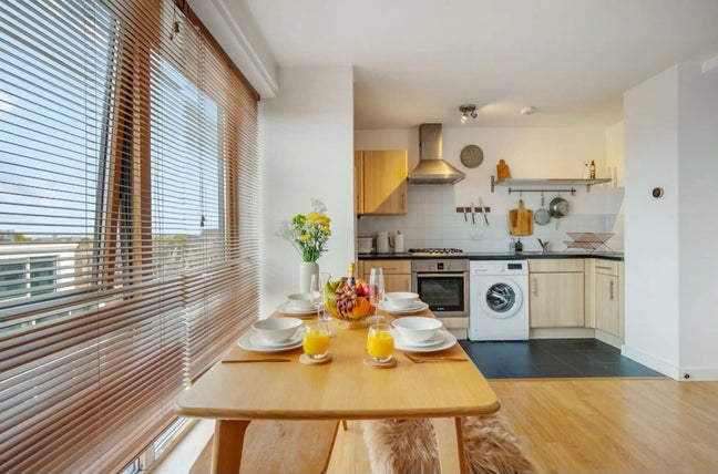 1 bed flat opposite Angel station ALL BILLS. Main Photo