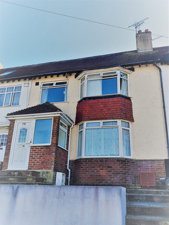 Double room in four bedroom shared house  Main Photo