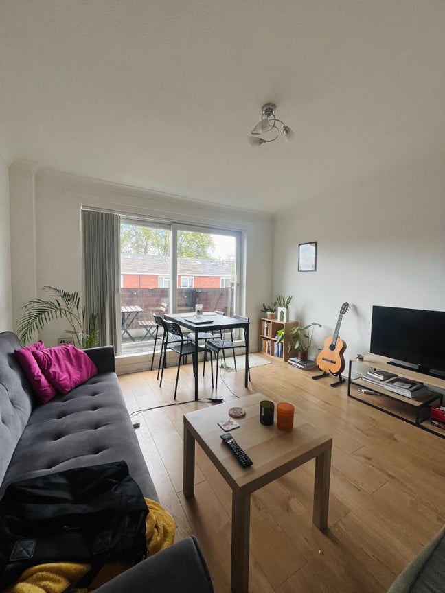Room in friendly flat share in Hackney Central Main Photo