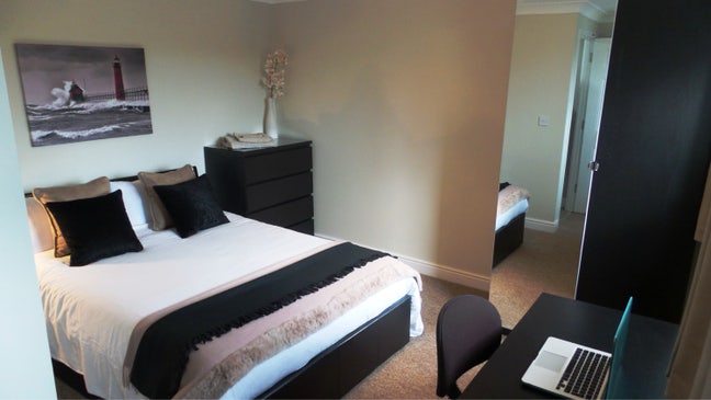 🌟 Stylish Double Room | Bills Inc | Weekly Clean Main Photo