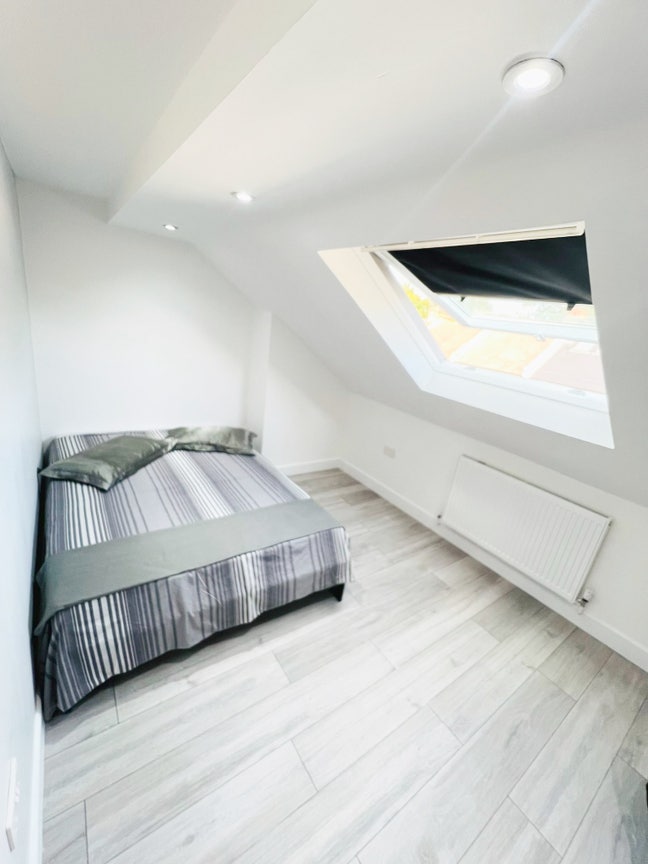 Bright Double Rooms – £650pcm – Move In Today!  Main Photo