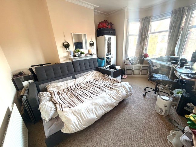 Bright spacious double room in quiet house Main Photo