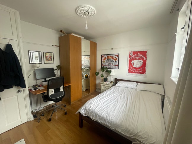 Large double room 10 minute walk to Victoria Park Main Photo