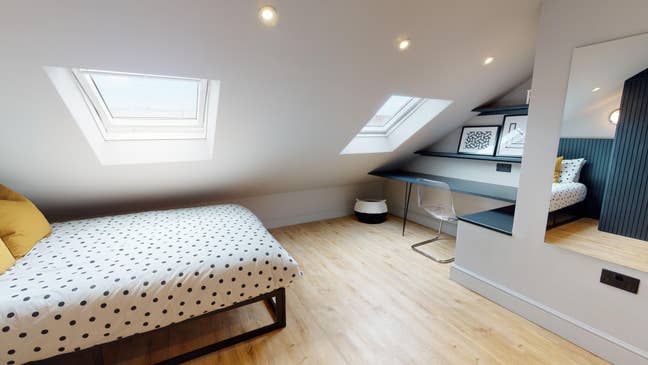 STUNNING double en-suite room great location Main Photo