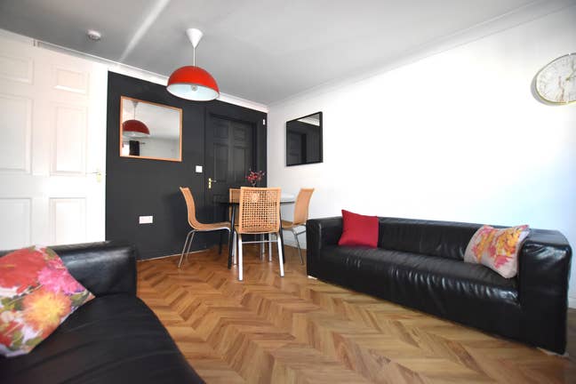 Lovely Attic Room! Top Location!North Stn/Hospital Main Photo