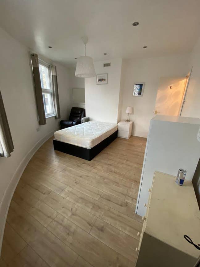 Double Room - Refurbished  - Zone 2 , Zero Deposit Main Photo